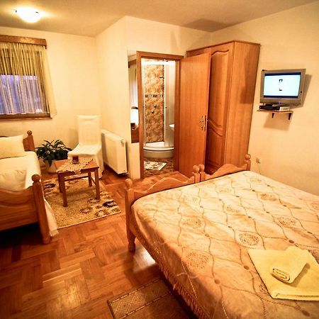 Kod Ribica Bed & Breakfast Jasenovac Ngoại thất bức ảnh