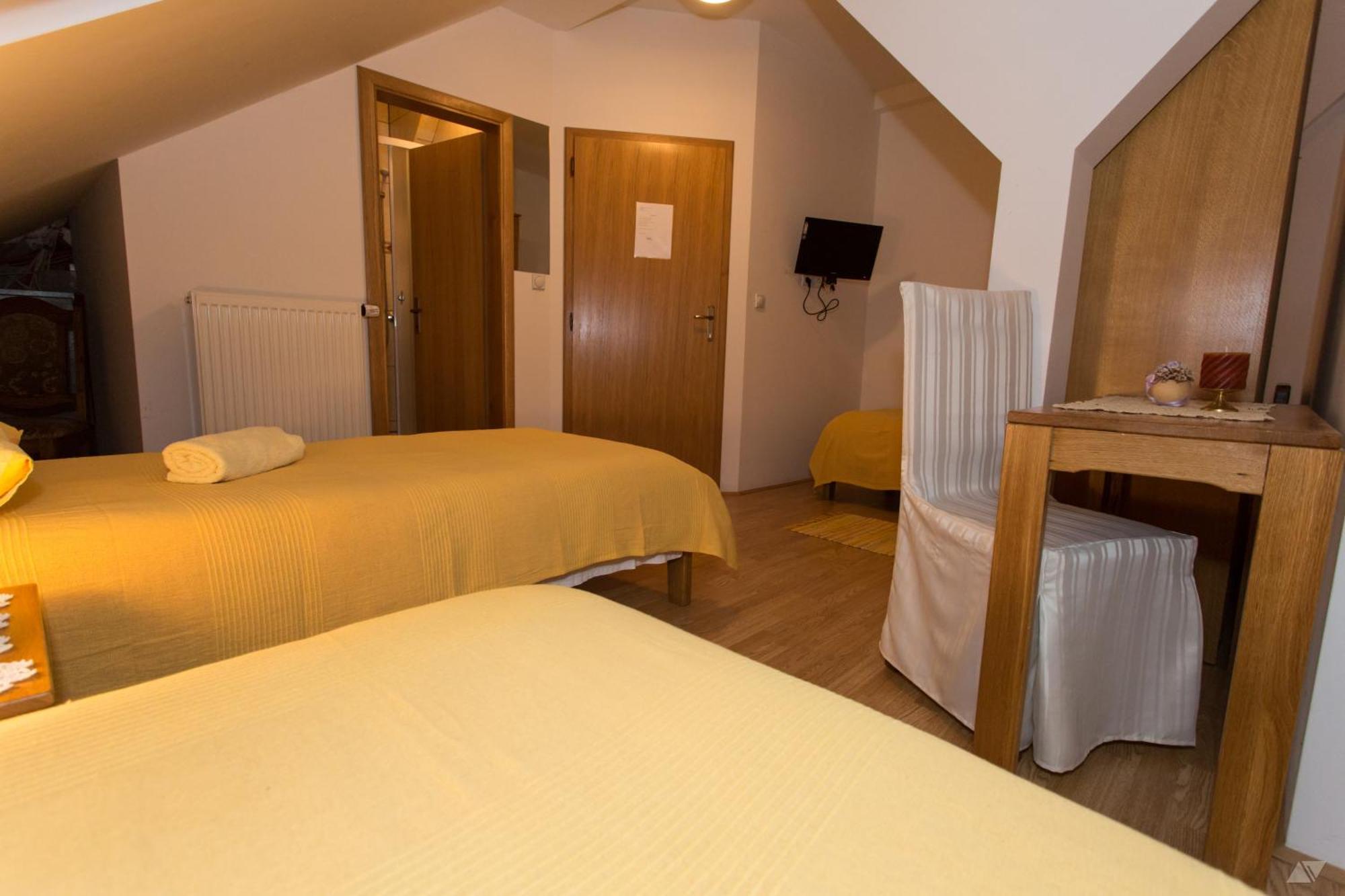 Kod Ribica Bed & Breakfast Jasenovac Phòng bức ảnh