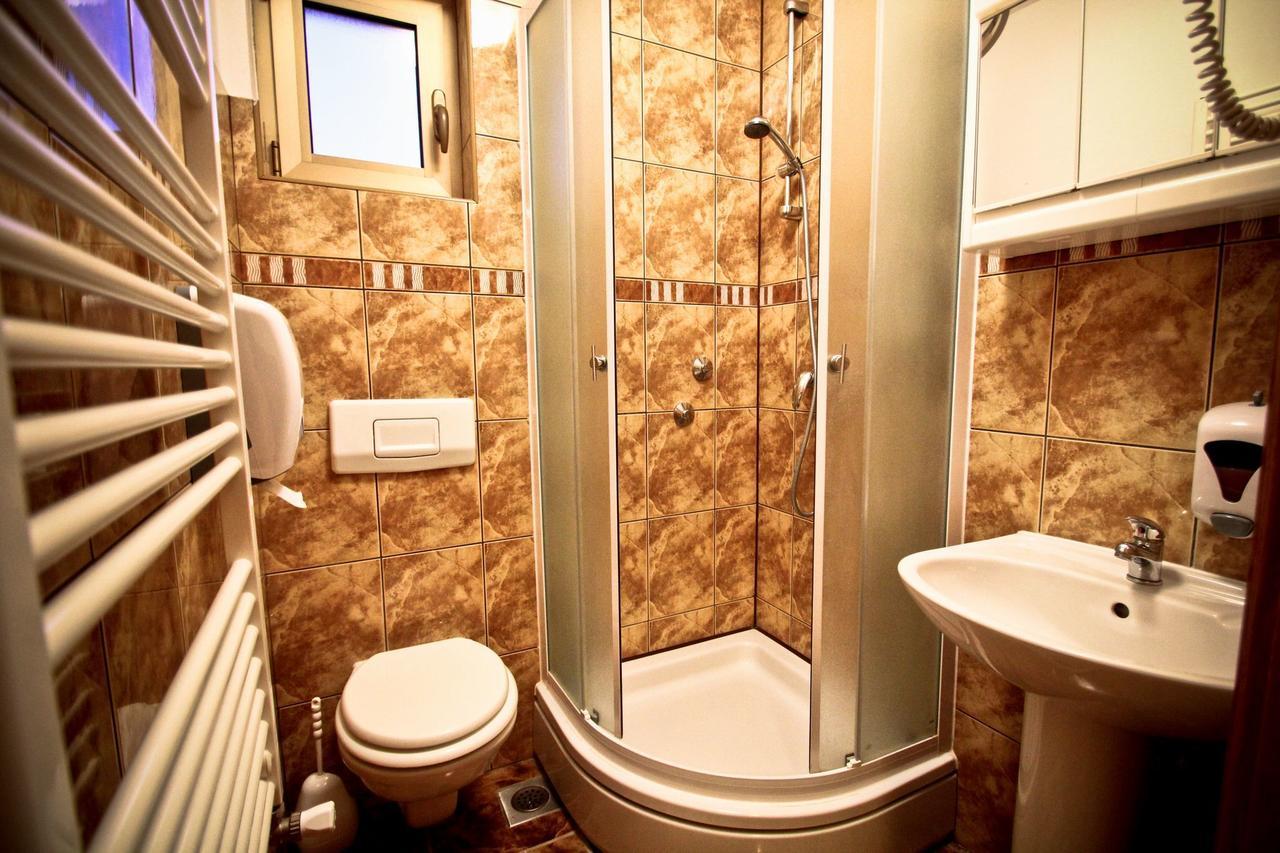 Kod Ribica Bed & Breakfast Jasenovac Ngoại thất bức ảnh